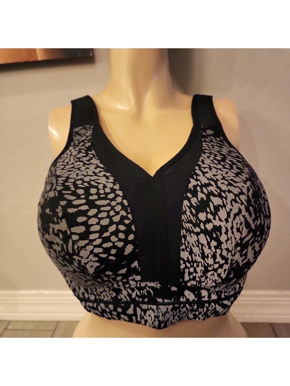 NWOT Cacique For Livi Active Sports Bra 44D Black Comfort Bliss High Impact UW